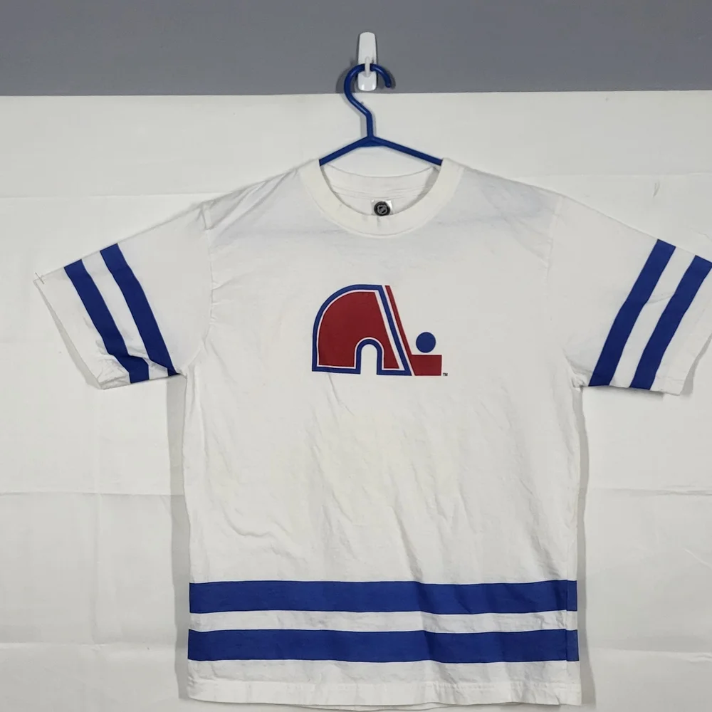 NHL White T-shirt Bud Light Of The Nordiques de W/ Blue Stripes - Picture 1 of 16